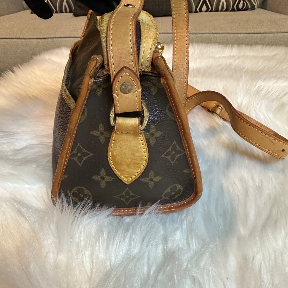 Louis Vuitton Monogram Canvas Crossbody Bag in Brown and Tan - Picture 3 of 16